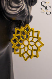 Hollow Flower White-Shell Earrings