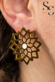 Hollow Flower White-Shell Earrings
